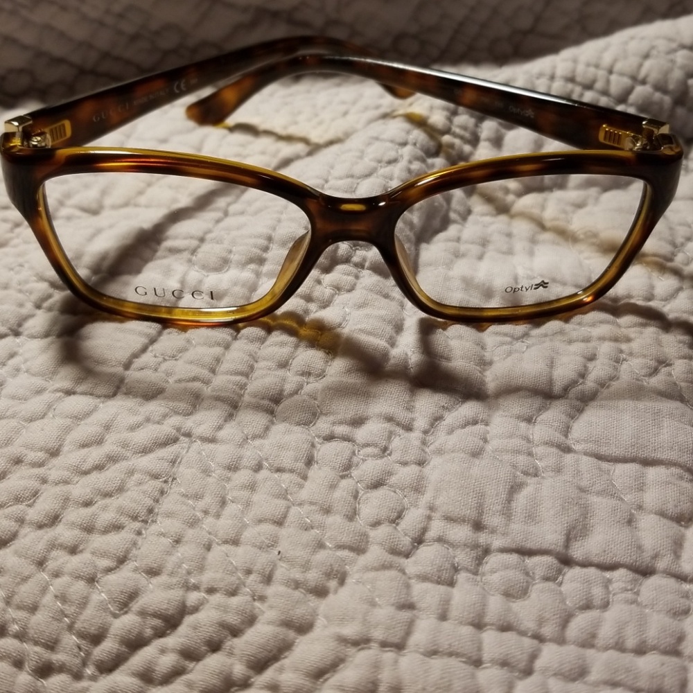 Gucci eyewear smaller frames for woman